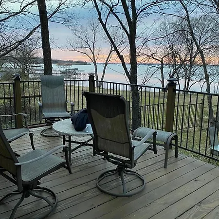 Beautiful Lakefront House In Private Woods Hawk Cove Exterior photo