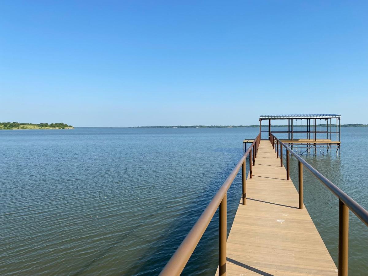 Beautiful Lakefront House In Private Woods Hawk Cove